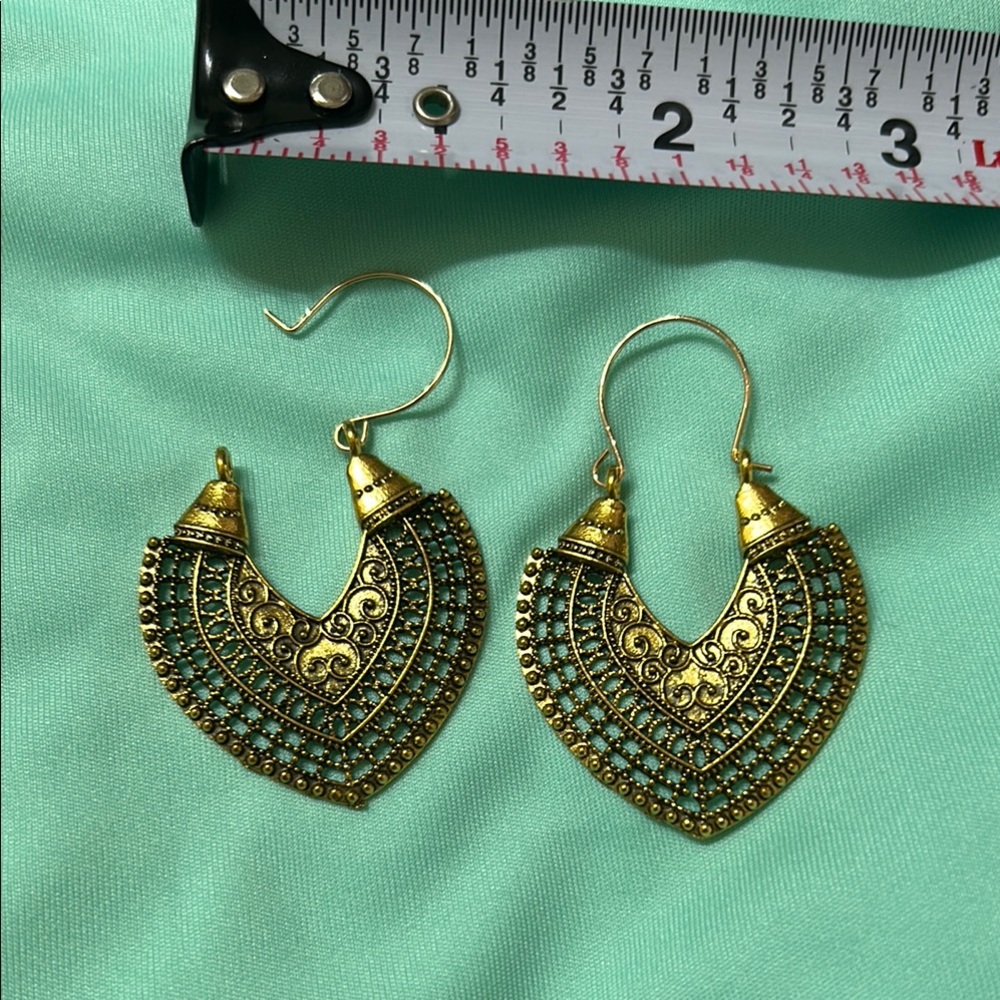 Elegant Gold Filigree Earrings
